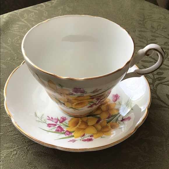 China bone porcelain cup and saucer - Picture 5 of 5